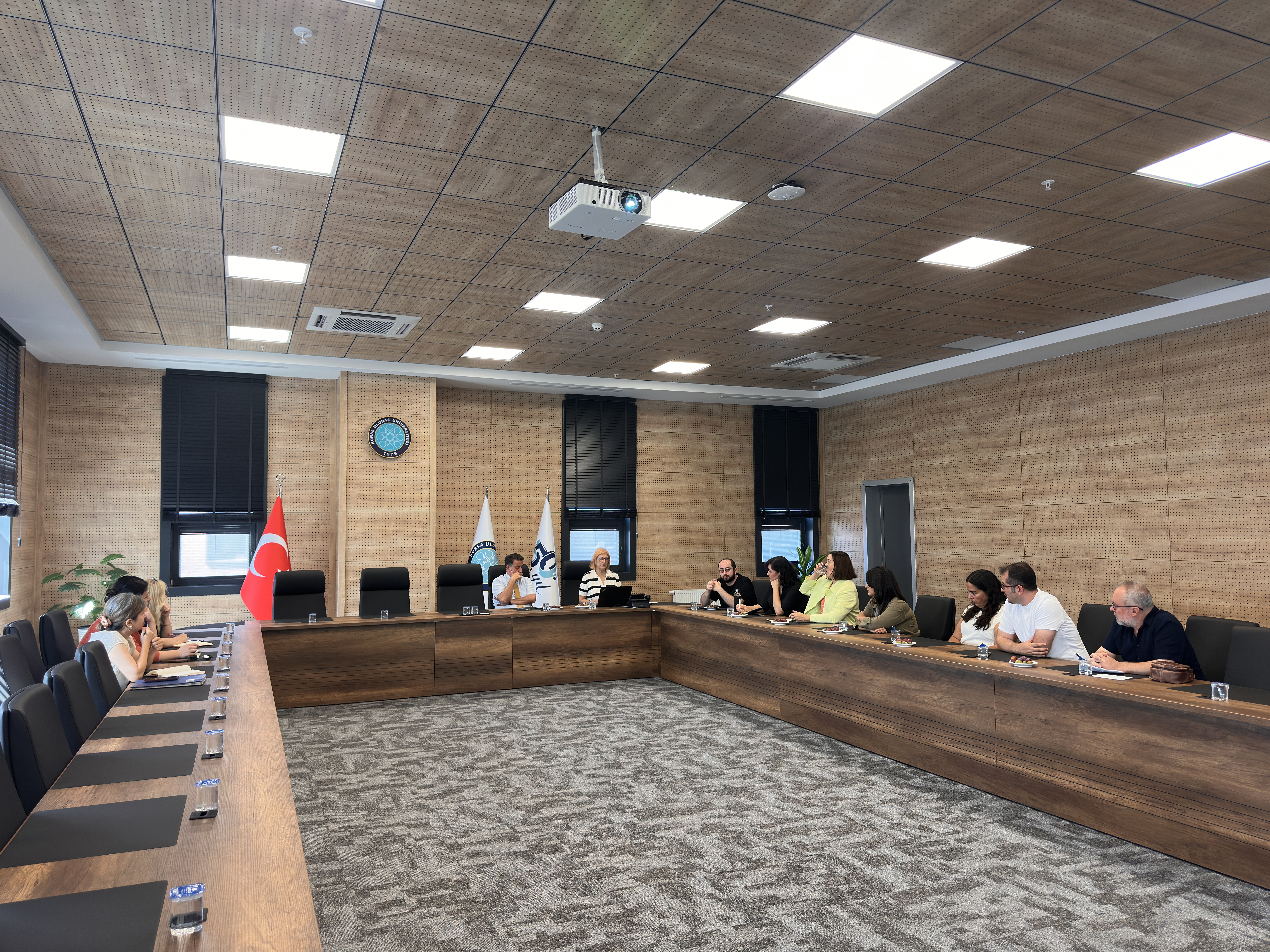 Koordinatörlüğümüz tarafından düzenlenecek 2025 Yılı Akademik Performans Ödül Töreni’nin hazırlık sürecine, Danışma Kurulu üyelerimizle gerçekleştirdiğimiz verimli bir toplantıyla başladık.